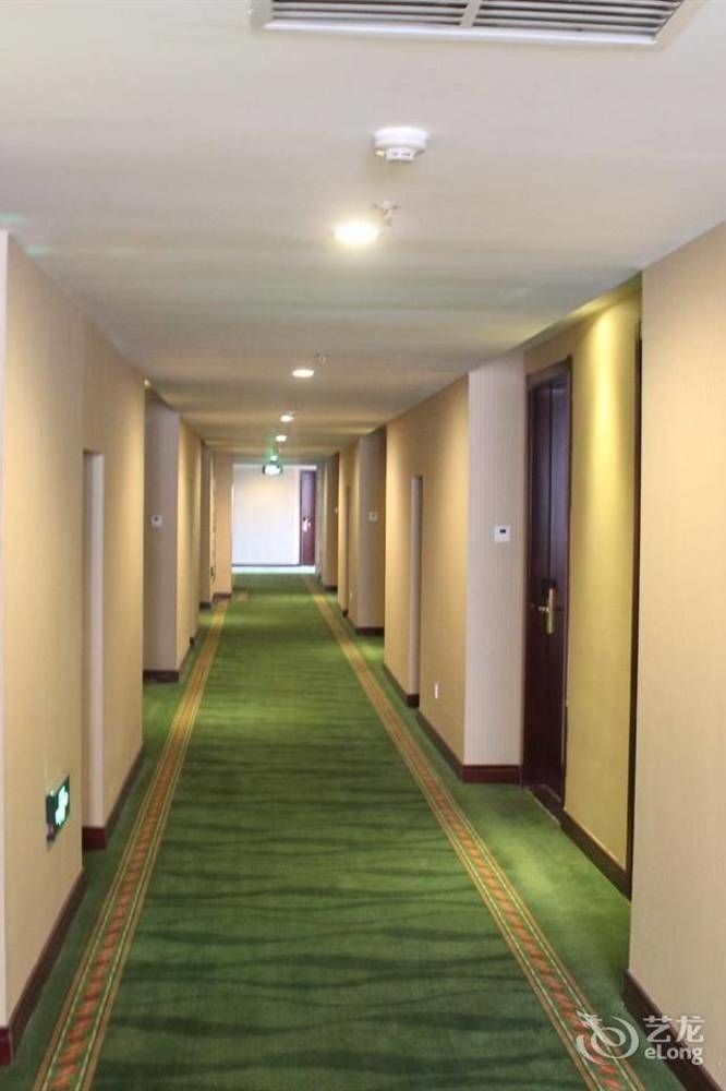 Greentree Inn Shandong Qingdao Wuyishan Road Jiashike Shopping Center Business Hotel Exteriör bild